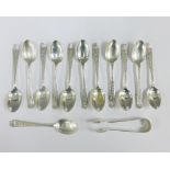 Victorian set of twelve silver teaspoons with matching sugar tongs, Glasgow 1895 (13)