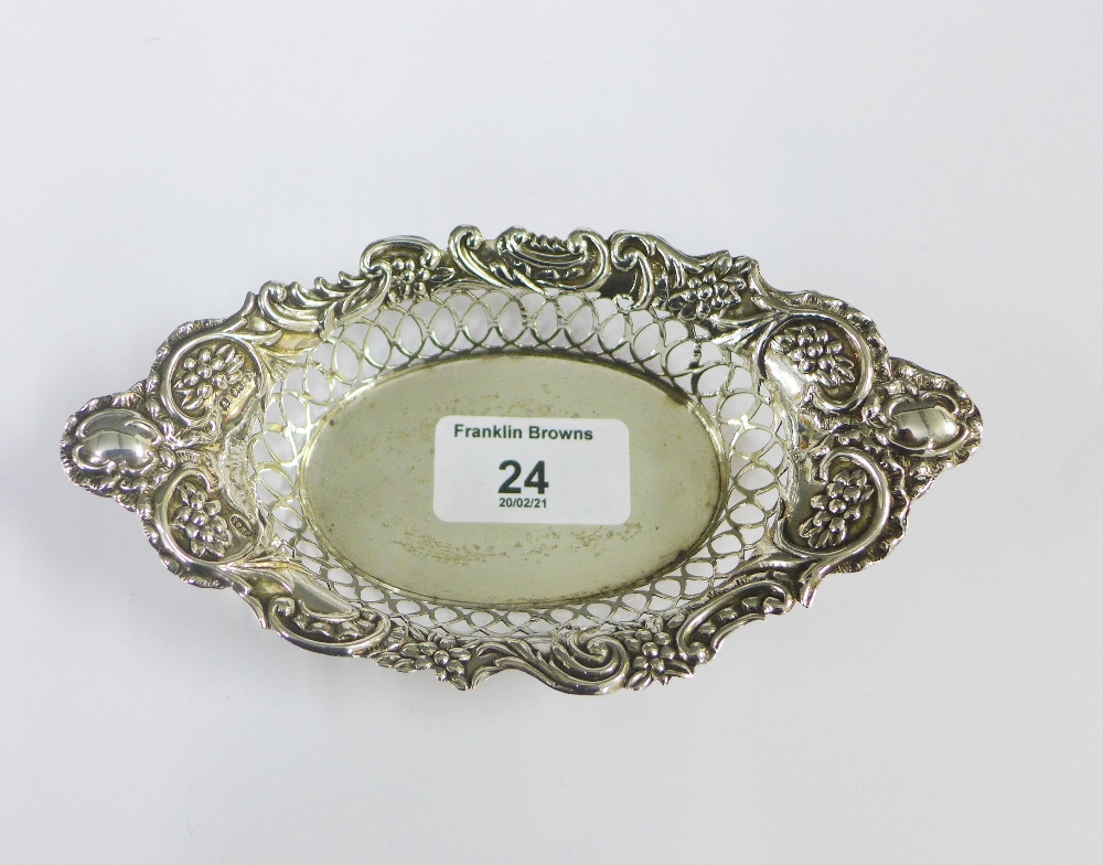 Silver bonbon basket, Birmingham 1901 and two small silver photograph frames, smallest 3cm, (3) - Image 3 of 3
