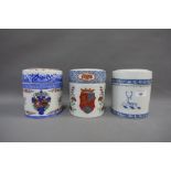 Set of three chinoiserie armorial pattern jar and covers, 17cm high (3)