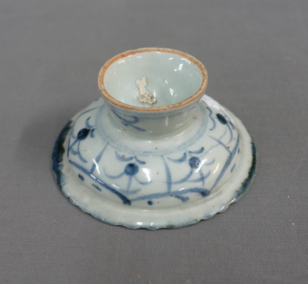 Chinese provincial blue and white pottery stem cup, (a.f) 5 x 12cm - Image 4 of 4