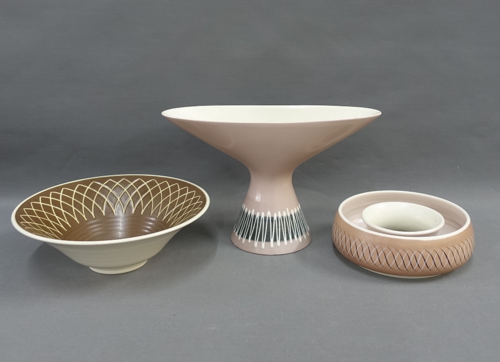 Mid Century pottery to include a Pilkingtons Royal Lancastrian bowl with incised geometric