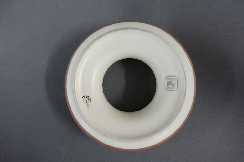 Mid Century pottery to include a Pilkingtons Royal Lancastrian bowl with incised geometric - Image 4 of 6