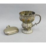 Victorian silver Christening mug, London 1863, 10cm, and an Edwardian silver hip flask, 7cm (2)