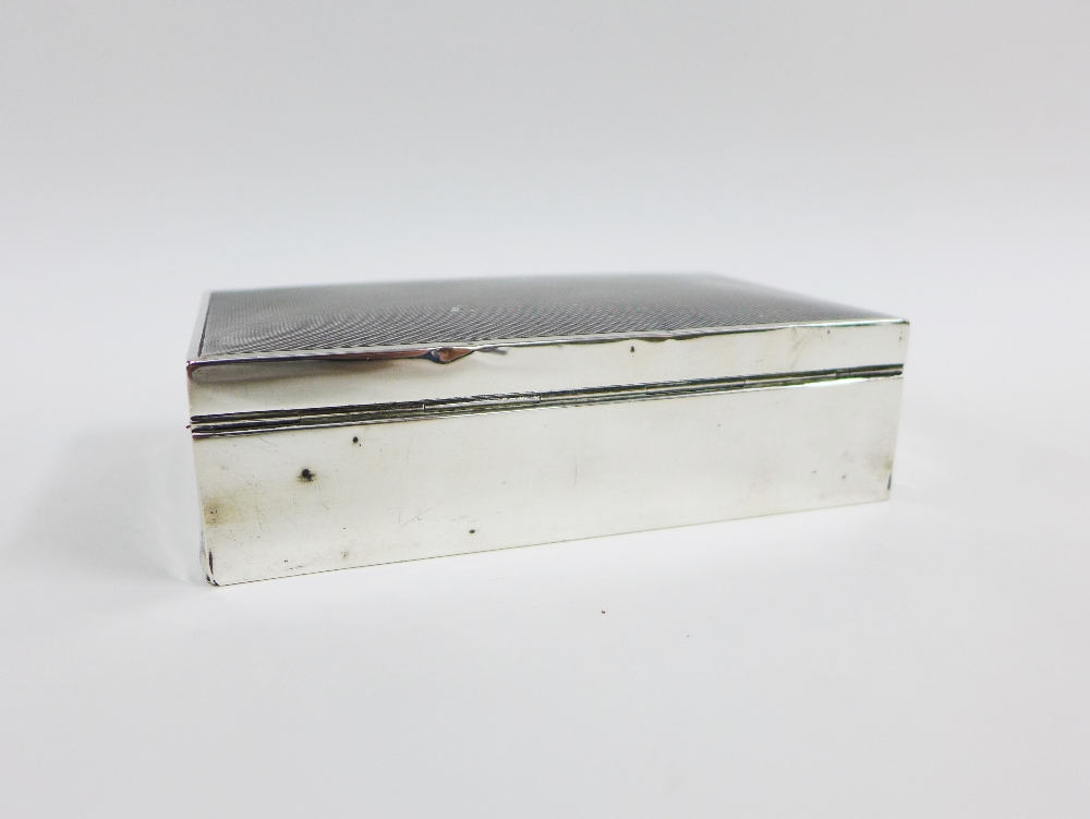 George VI silver cigarette box, with engine turned hinged lid and cedar lined interior, Birmingham - Bild 4 aus 4