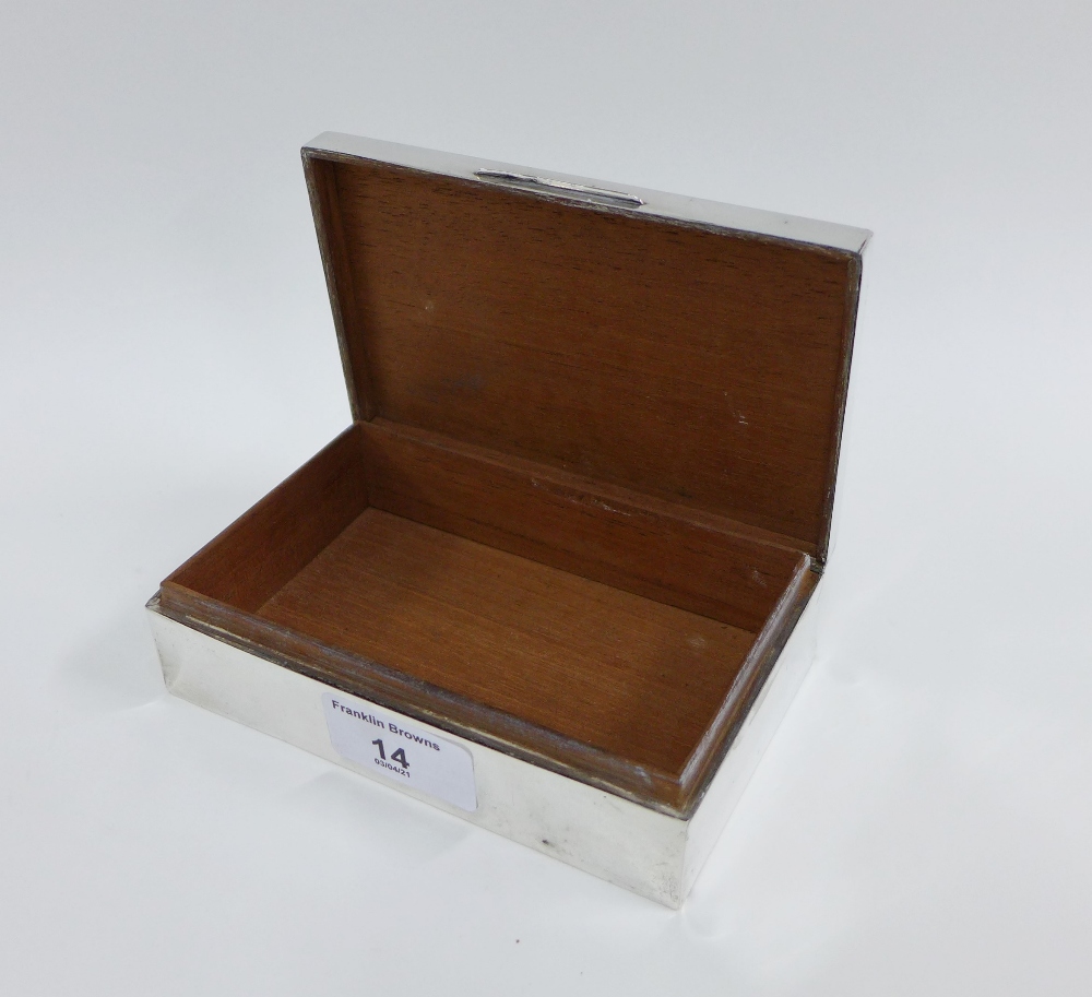 George VI silver cigarette box, with engine turned hinged lid and cedar lined interior, Birmingham - Bild 3 aus 4