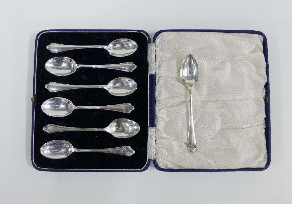 Cased set of six Sheffield silver teaspoons