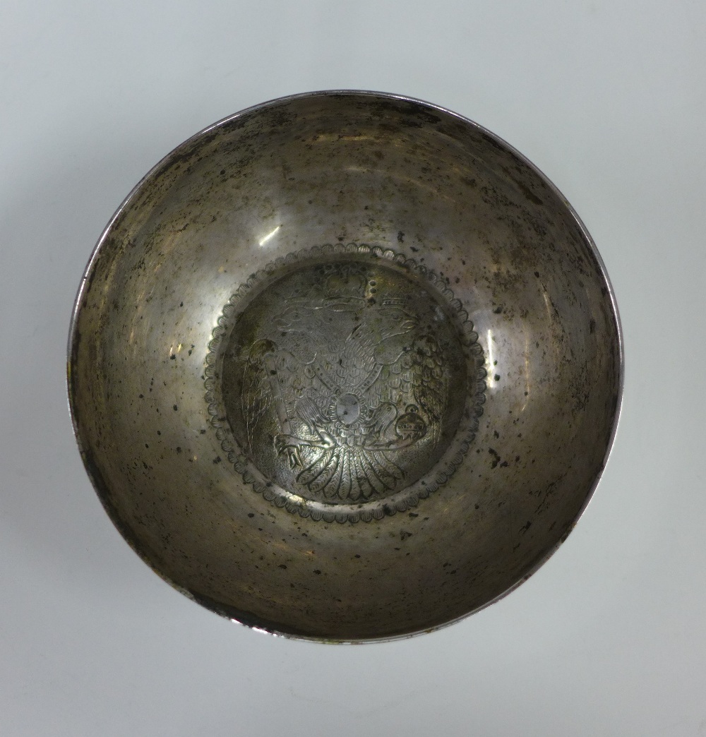 Eastern silver bowl, stamped 800, 11cm wide together with a white metal cream jug, (2) - Bild 3 aus 4