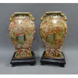 Pair of modern chinoiserie vases on wooden bases, 21cm high (2)