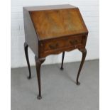 Ear;ly 20th century mahogany bureau with fall front and fitted interior, on cabriole legs, 95 x