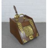 Aesthetic period mahogany and brass mounted purdonium, with a loop handle to top and complete with
