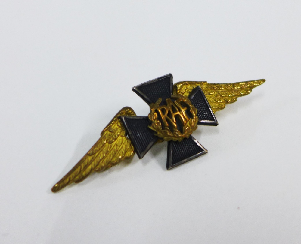 WWII German Nazi lapel badge and a RAF brooch by Gaunt, London, 5.5cm (2) - Image 3 of 3