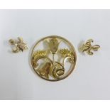 9ct gold circular flower brooch with matching 9ct gold earrings, George Tarratt, Birmingham 1986/