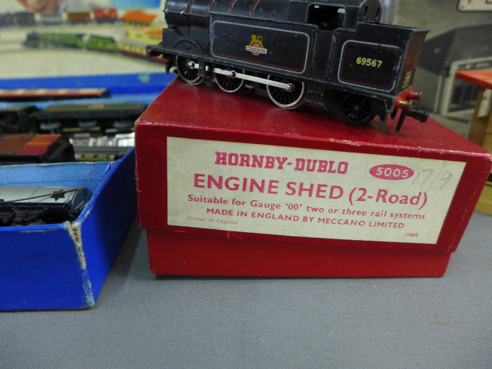Vintage Hornby engines and station accessories to include Goods Depot Centre, Island Platform, - Image 5 of 6