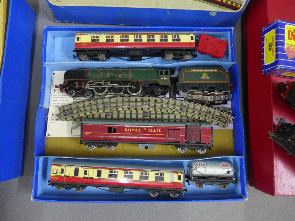 Vintage Hornby engines and station accessories to include Goods Depot Centre, Island Platform, - Image 3 of 6