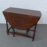 Oak gateleg table, 91 x 74 x 115cm (open)