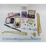Collection of costume jewellery to include brooches, necklaces, earrings, etc (a lot)