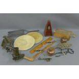 Carton containing mixed items to include brass chamber stick and trivet, copper burners,