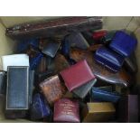 Carton containing a large quantity of vintage jewellery boxes, all empty, (a lot)