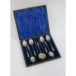 Victorian set of six teaspoons with matching sugar tongs and sifter spoon, in fitted case, James