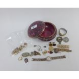 A collection of jewellery to include 3 9ct gold rings, a pair of 9ct gold loop earrings, 9ct brooch,