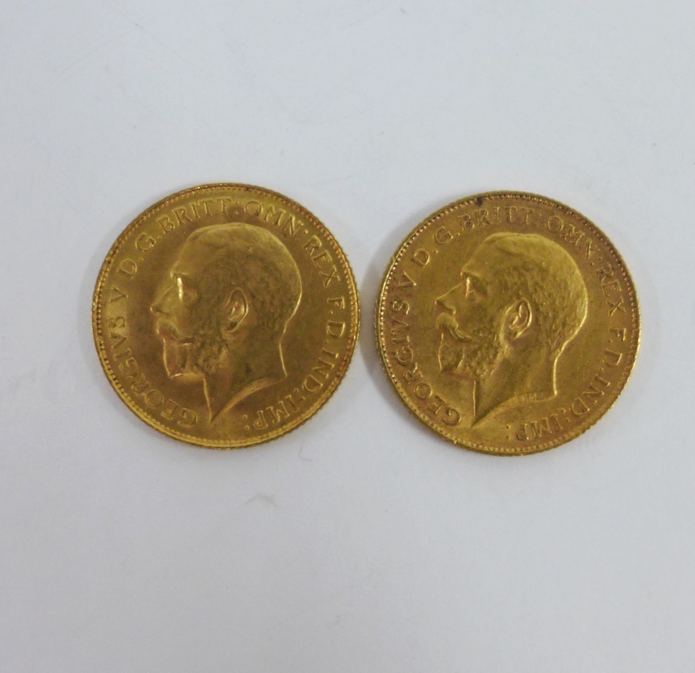 George V, 1911 gold half sovereign and a George V, 1925, gold half sovereign, (2) - Image 2 of 2