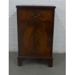 Mahogany veneered bedside cabinet, 40 x 68 x 34cm