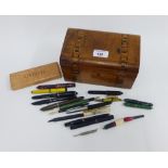 Burrwood box containing a quantity of vintage fountain pens and pencils, etc (a lot)