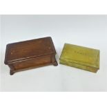 Brass Bridge box with content and a mahogany box with chess pieces, (a lot)