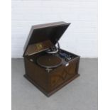 His Master's Voice vintage gramophone in an oak case together with some vinyl records (a lot)