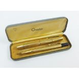 9ct gold De la Rue Onoto engine turned fountain pen, the lid with London 1937 hallmark and the