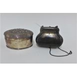 Russian silver and niello purse, with 84 zolotnik mark, opening to reveal a blue leather interior,