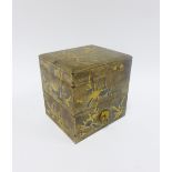 Japanese lacquered stacking box in two parts with a detachable lid with a small gilt metal loop