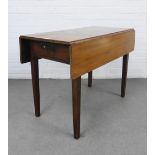 Mahogany Pembroke table of traditional form raised on square tapering legs, 69 x 85 (open) x 95cm