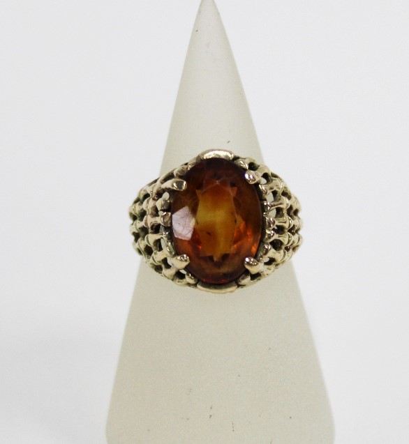 9ct gold citrine claw set dress ring, UK ring size N