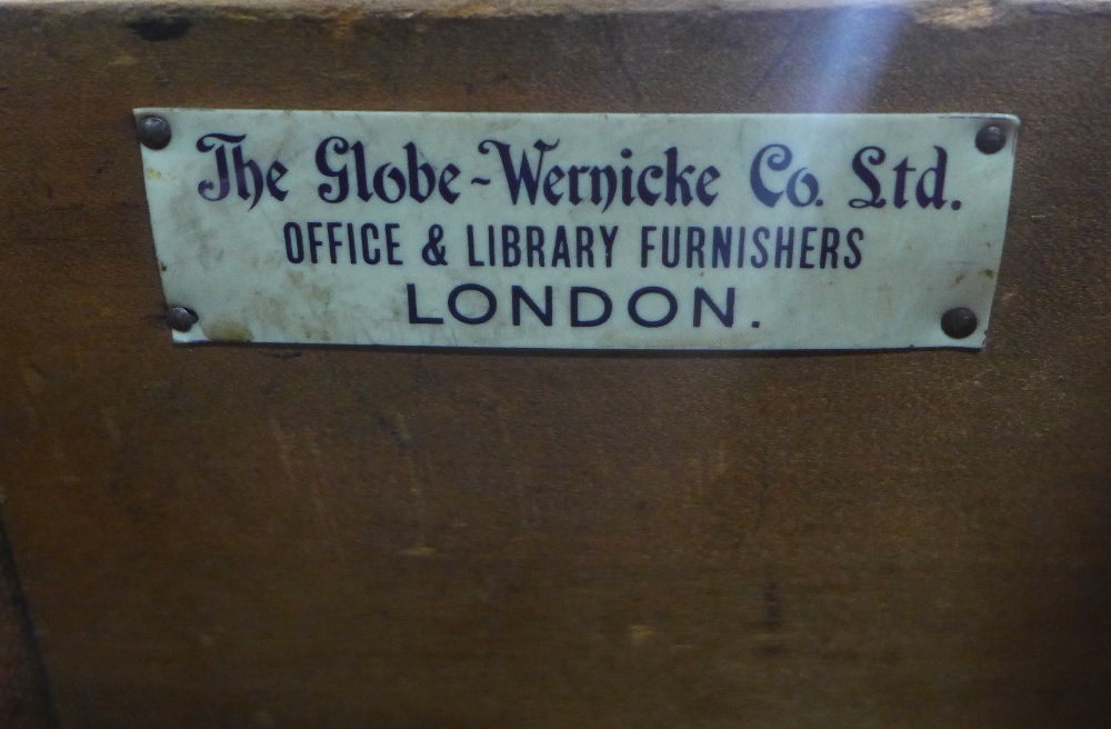 Globe Wernicke early 20th century oak pedestal desk 136 x 76 x 81cm - Image 3 of 5