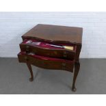 Mahogany two drawer cutlery canteen table containing a suite of Epns flatware,