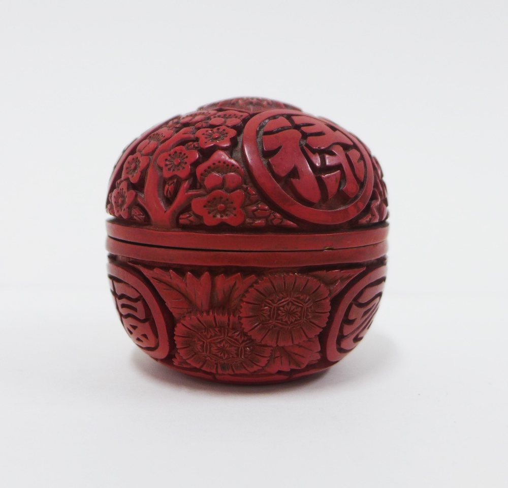 Red cinnabar circular box and cover, 6cm high together with a faux tortoiseshell box (2) - Image 3 of 3