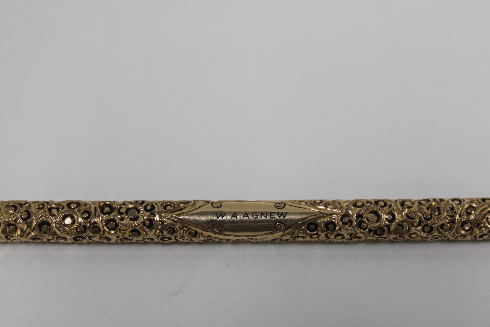 Gold and guilloche enamel propelling pencil, with roses pattern, stamped 9k, in original Elkington & - Bild 2 aus 4