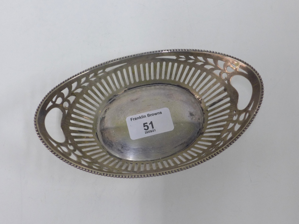 Continental silver basket of oval form with open handles and pierced sides, 18cm long - Image 2 of 3