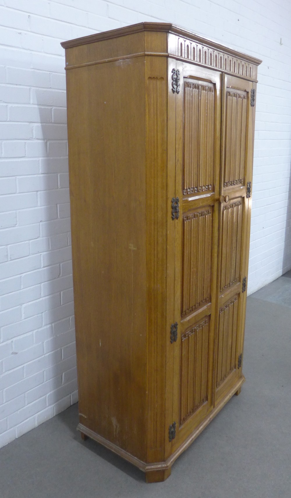 Early 20th century limed oak wardrobe with line fold pattern, 96 x 182cm - Image 4 of 4