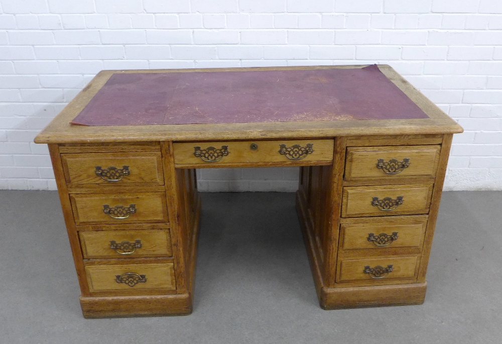 Globe Wernicke early 20th century oak pedestal desk 136 x 76 x 81cm