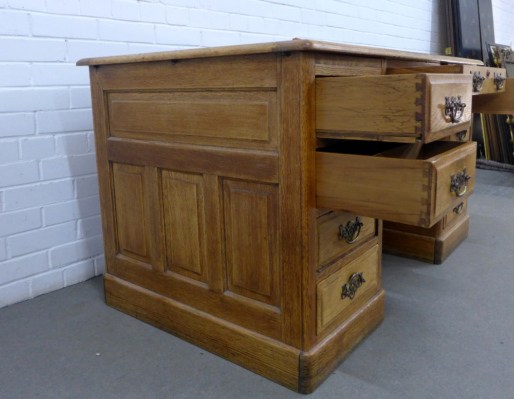 Globe Wernicke early 20th century oak pedestal desk 136 x 76 x 81cm - Image 5 of 5