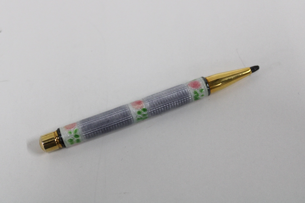 Gold and guilloche enamel propelling pencil, with roses pattern, stamped 9k, in original Elkington & - Bild 4 aus 4