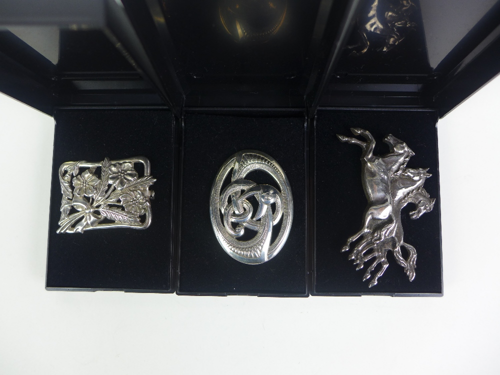 A collection of modern silver jewellery comprising three sterling silver brooches, a silver bracelet - Image 2 of 4