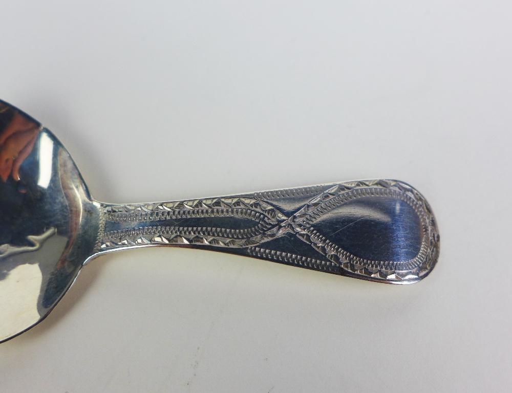 Georgian silver caddy spoon, bright cut engraved, makers mark J.W, 8cm long - Image 2 of 5