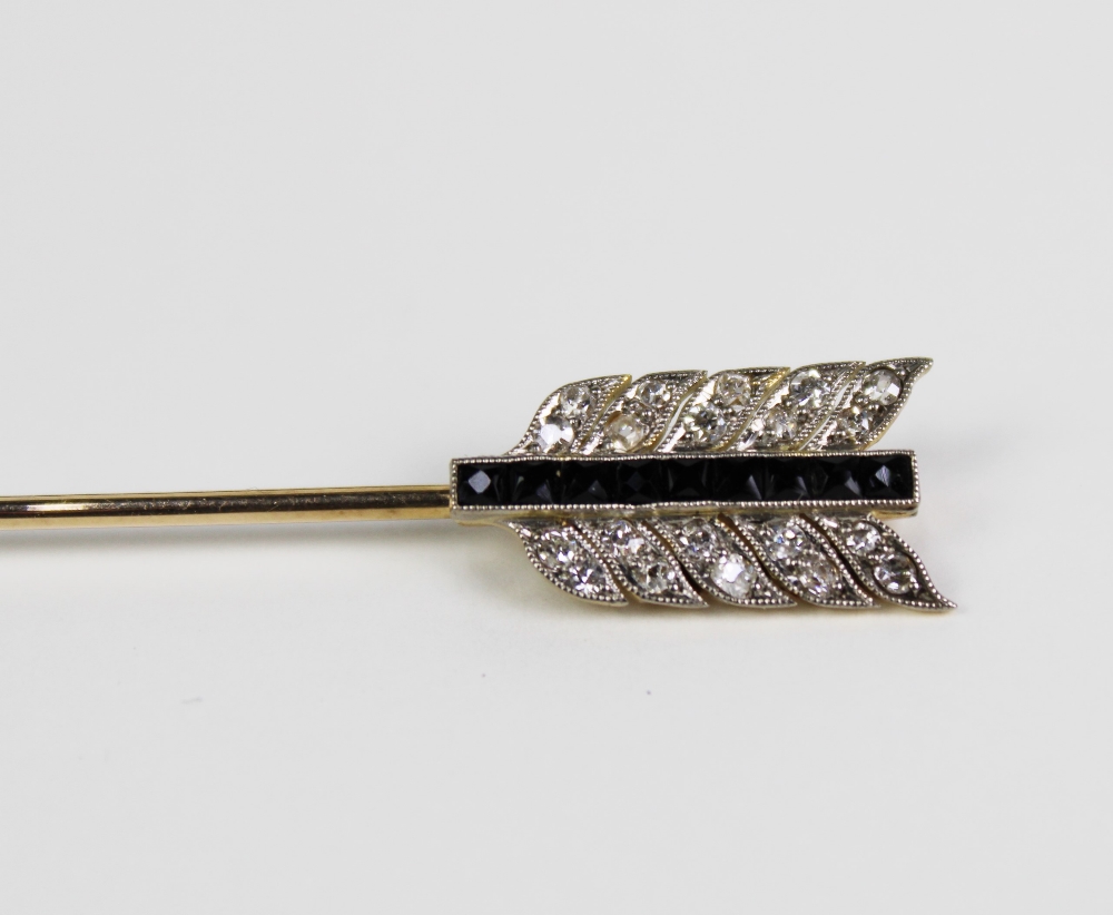 Diamond and sapphire jabot pin brooch in the form of an arrow, the quiver set with nine baguette - Image 2 of 3