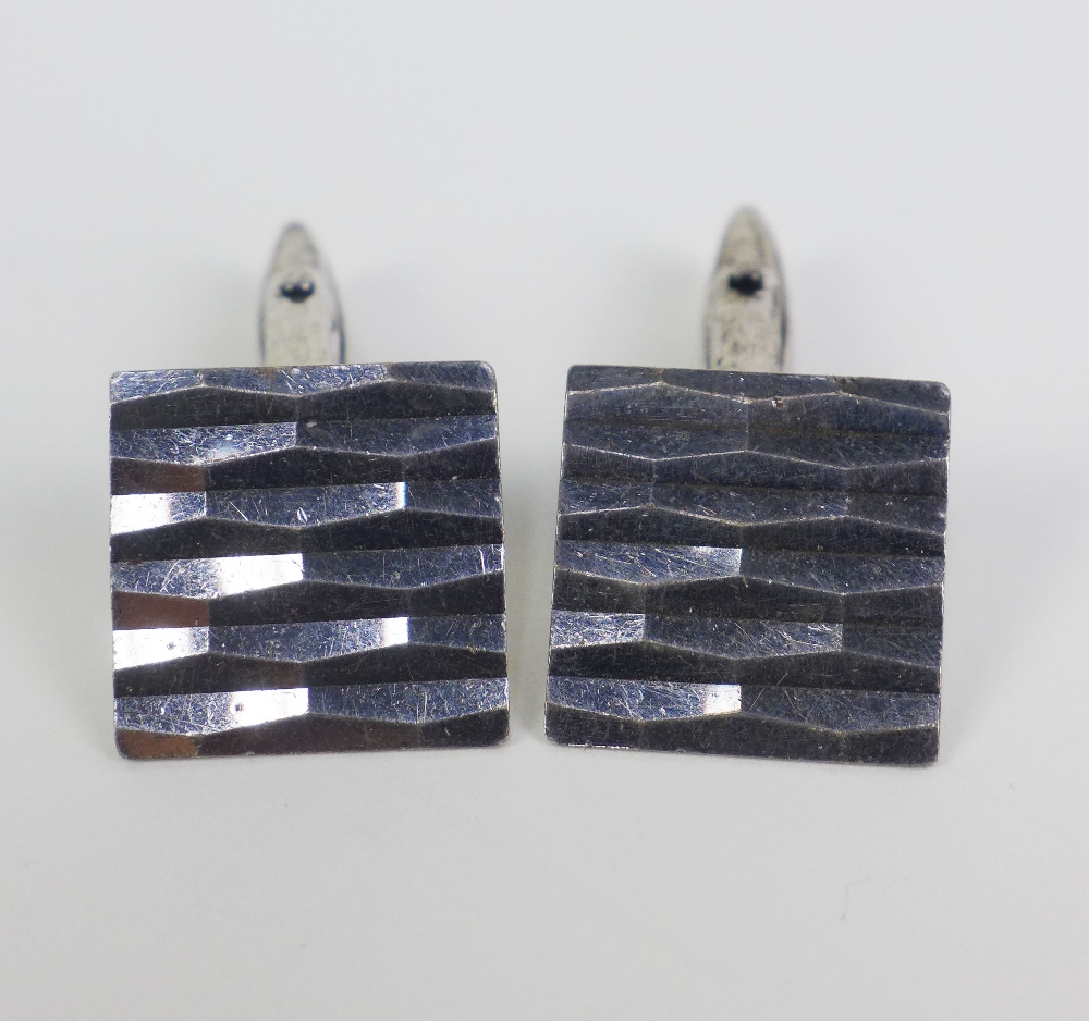 Gents cufflinks to include three pairs of silver and one pair of gilt metal cufflinks (4) - Image 3 of 5