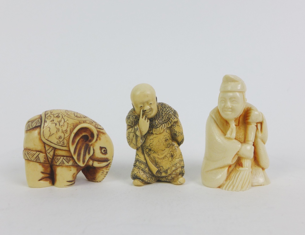Six various resin netsukes to include an elephant, cobra and a cat, etc, tallest 6cm (6) - Image 2 of 5