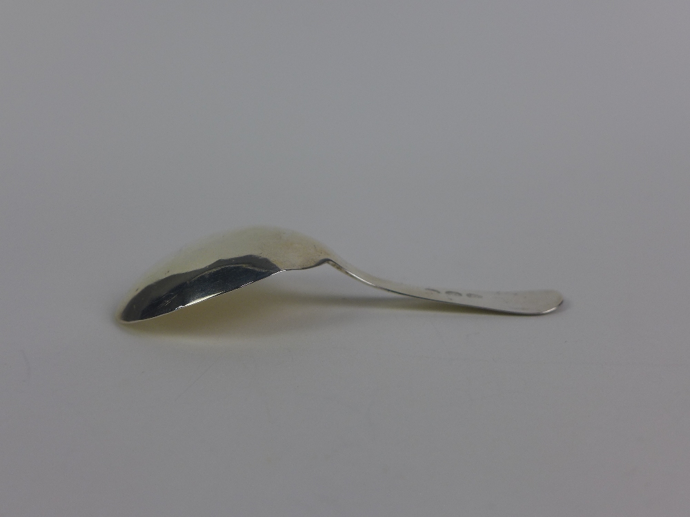 Georgian silver caddy spoon, bright cut engraved, makers mark J.W, 8cm long - Image 3 of 5