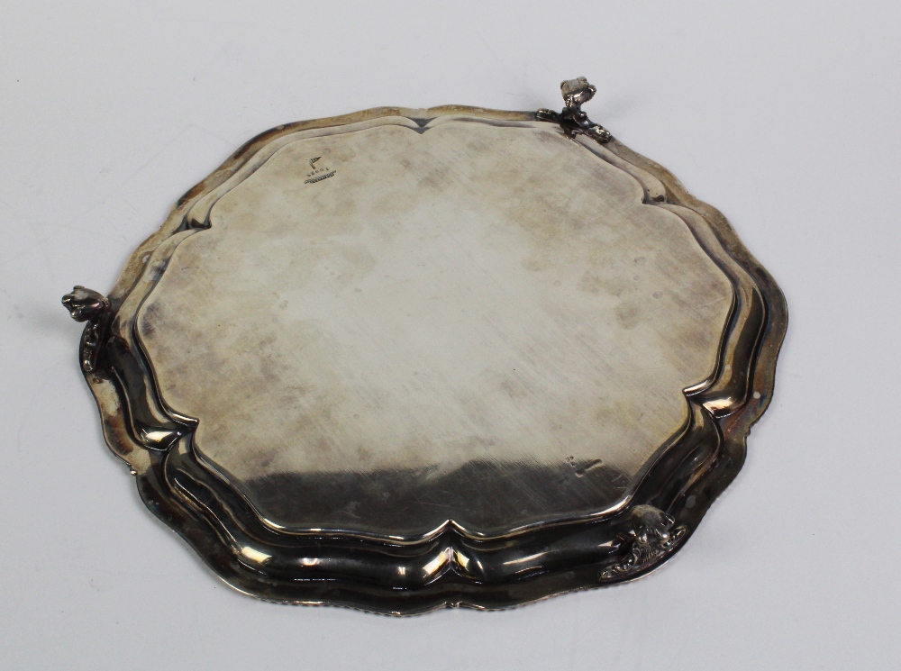 George V silver presentation tray with a gadrooned pie crust rim, inscription to centre within a - Image 4 of 5